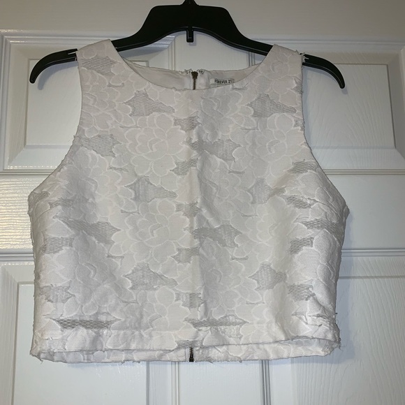 Forever 21 Tops - Crop white top Forever21
